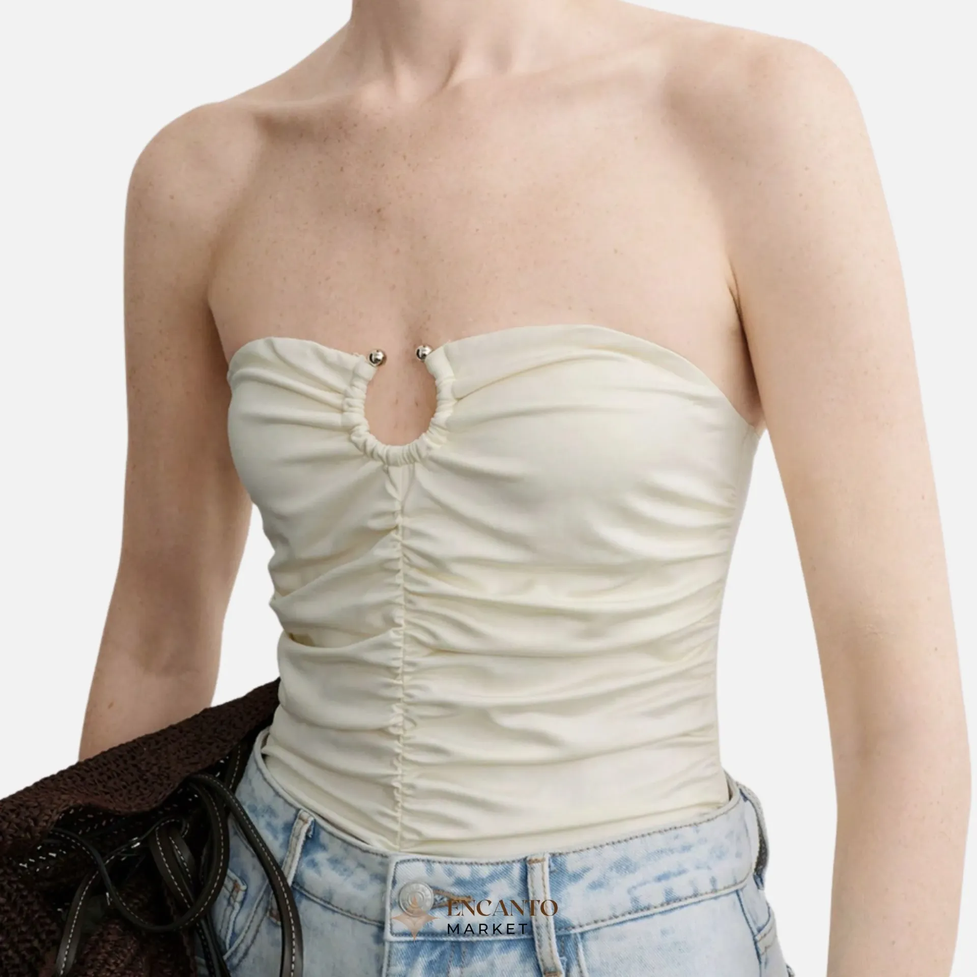 Body tubo color crema con detalle metalico