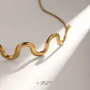 Gargantilla ondulada ajustable